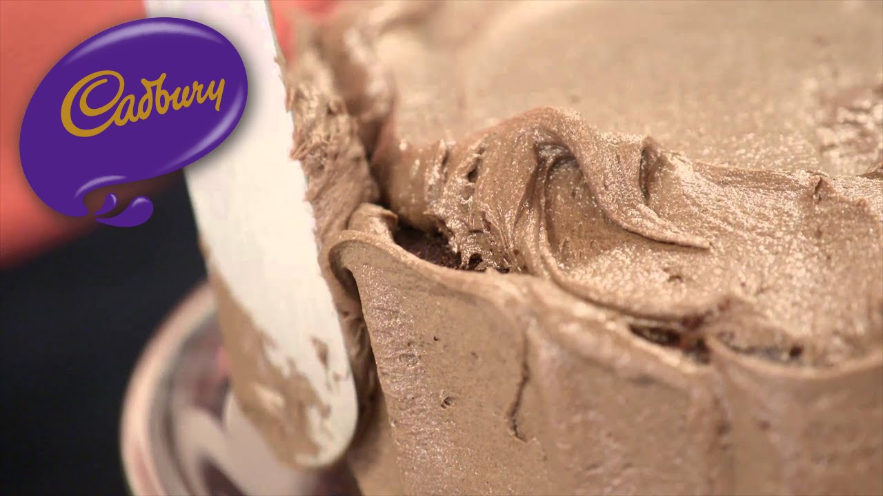 Cadbury – Decorating a Chocolate Birthday Cake