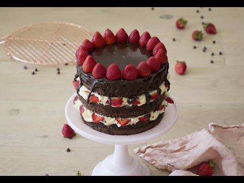 Video: Chocolate Cake Na May Gatas At Strawberry Jelly