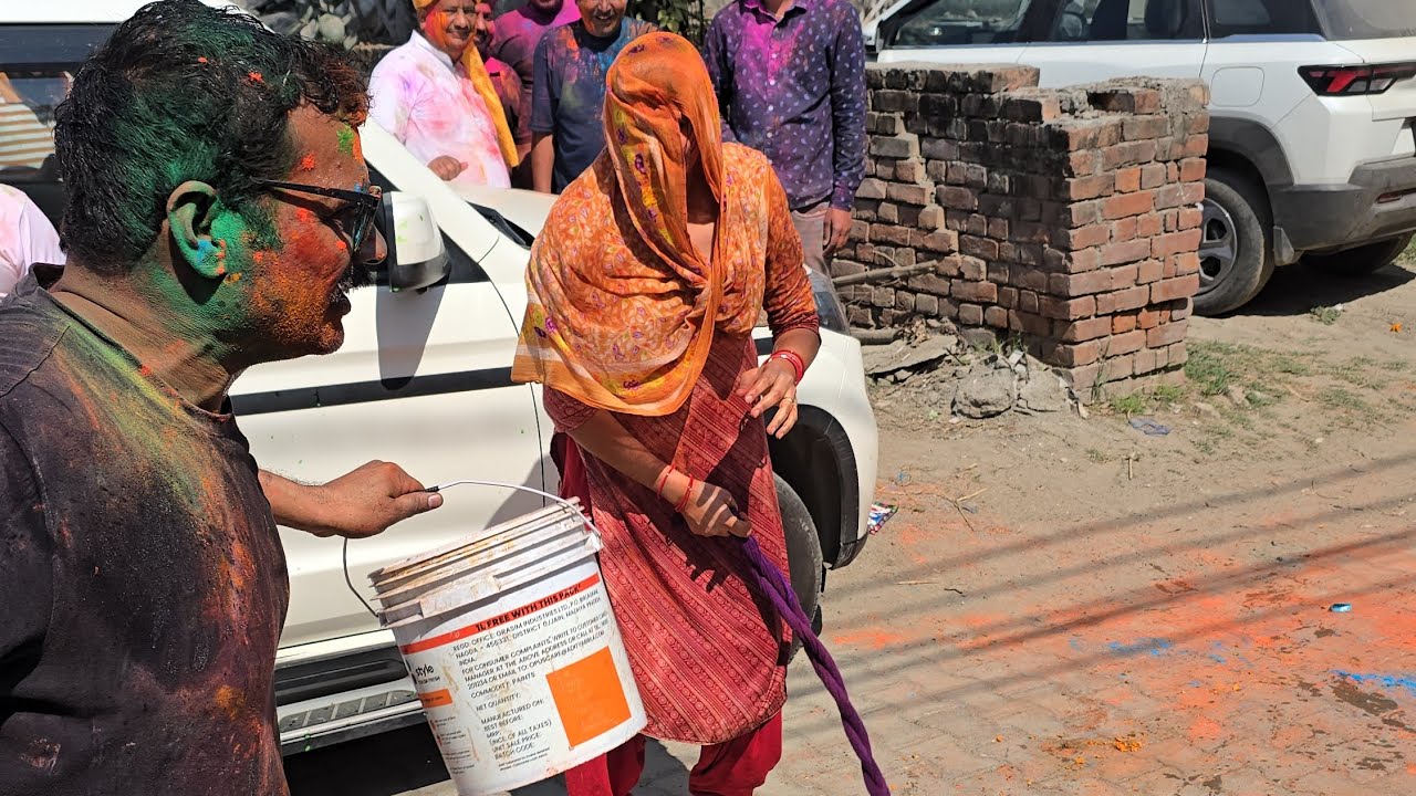 USA से आये थे देवर होली मनाने , Holi पर भाभियों ने आते ही मारे कोरड़े , कोरड़े वाली होली हैँ बड़ी मशहूर