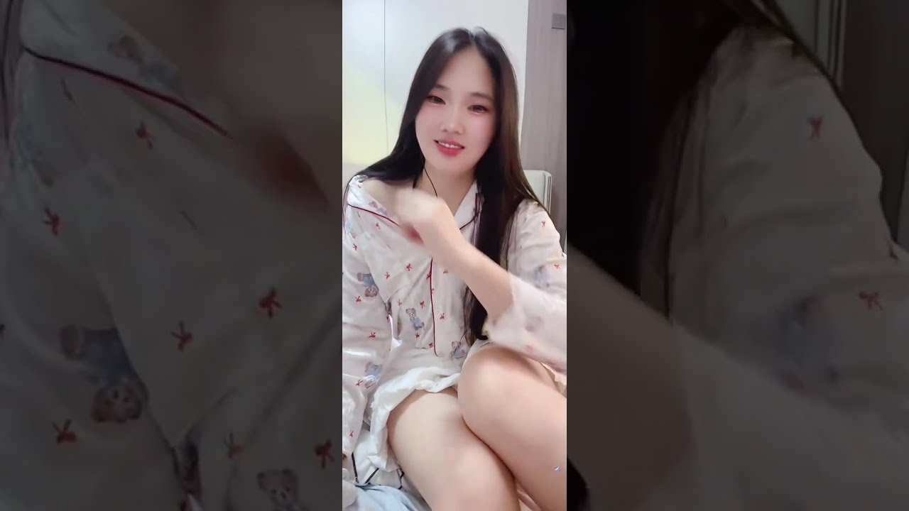 Sweety young girls, do you like her