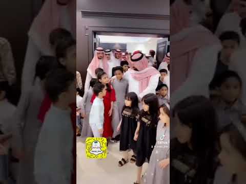 شاهد اهتمام نائب أمير جازان الأمير محمد بن عبدالعزيز بابناء الشهداء 