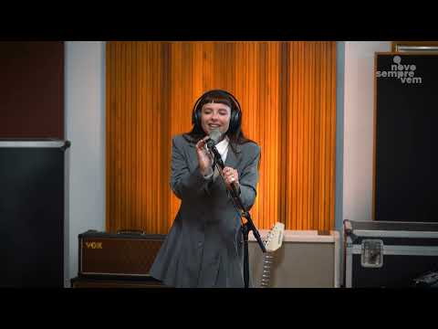 Julia Mestre - Deusa Inebriante