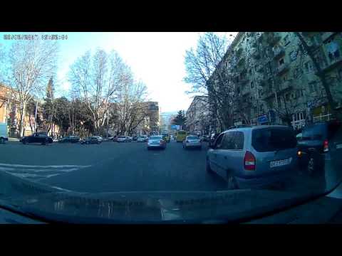 ბაგრატიონის მოედანი. წესით დიაგონალურად გაჩერება არ შეიძლება