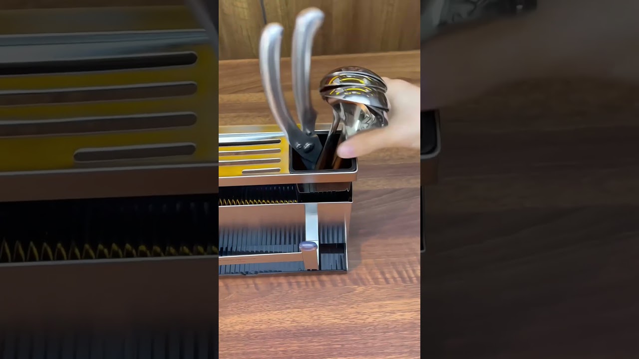Stainless Steel Knife Holder: Keep Your Knives Organized and Easily Accessible! 