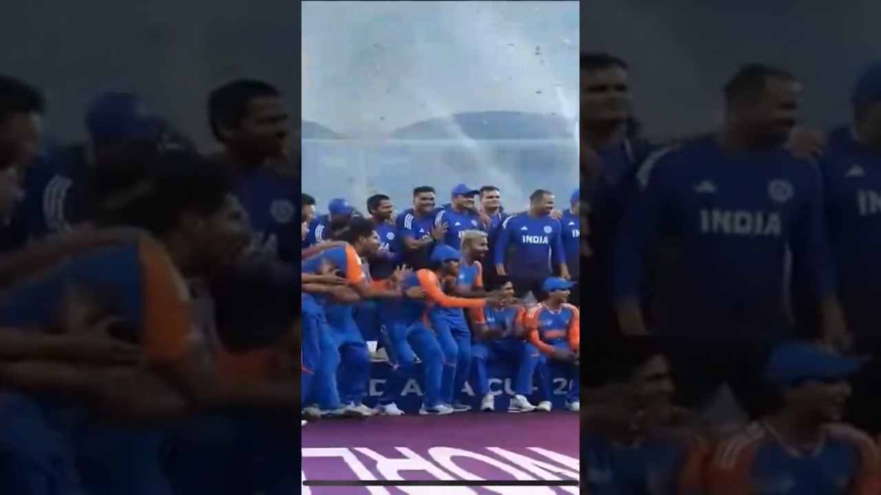 India lifting asia cup 2025 trophy  