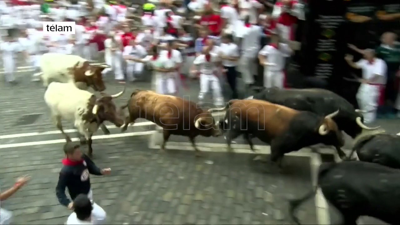 Un joven herido en la quinta jornada de la corrida de toros de San Fermín -  YouTube