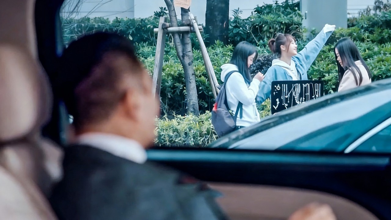 億萬總裁冷酷30年，偏偏對街頭擺攤女孩一見鍾情，愛情悄然降臨！