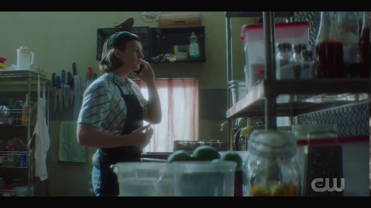 Nancy Drew 2x06 - Nancy talks to Ace abut game night, she finds the dead body