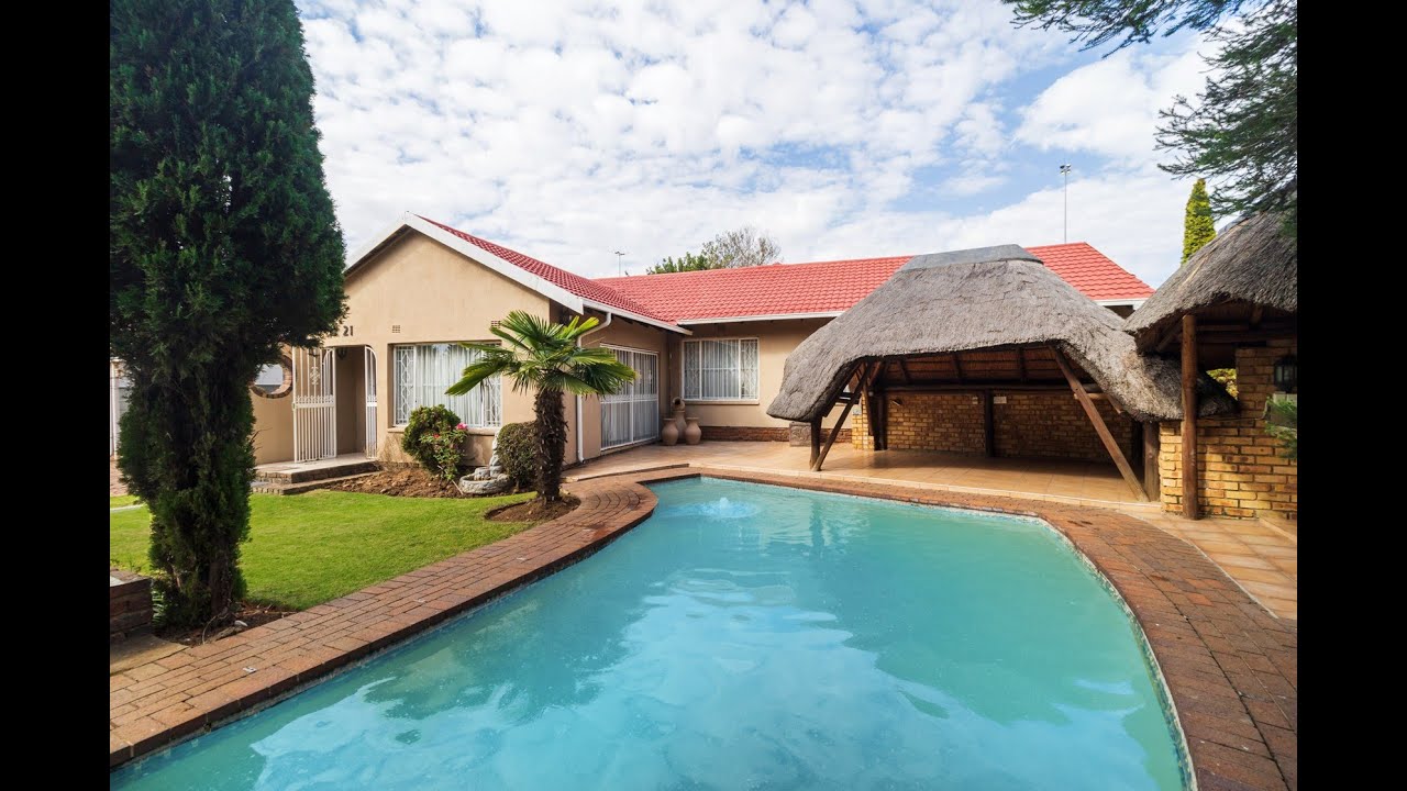 IMMACULATE FAMILY RETREAT WITH POOL AND ENTERTAINMENT SPACE