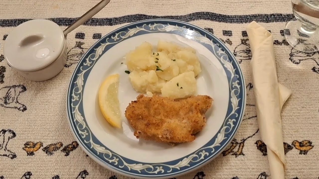 Mini-Cooking: Cutlet with potato-salad/Schnitzel mit Kartoffelsalat/Cotoletta con insalata di patate