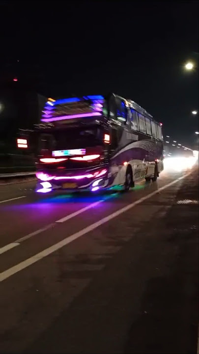 Ratu Maher membasuri di jalan Tol | ngoyod bus | hunting bus di tol #busmania #basuri #telolet