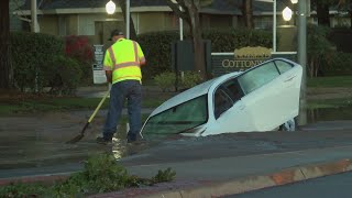 Clovis driver gets trapped in sinkhole. Here's what happened.