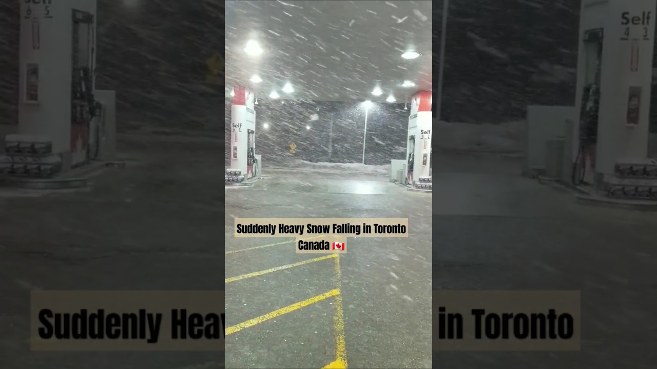 Heavy Snow Falling in Toronto Canada 🇨🇦 