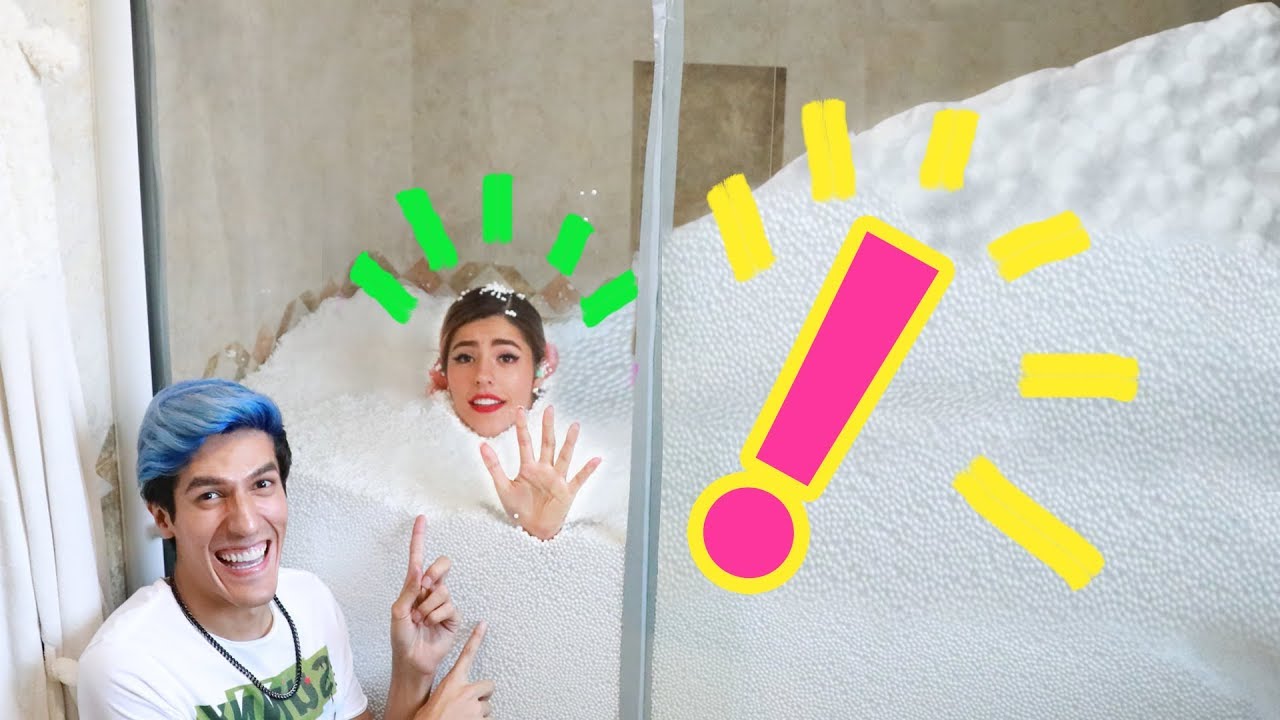 WE TURNED OUR BATHROOM INTO A CHRISTMAS MOUNTAIN | LOS POLINESIOS VLOGS