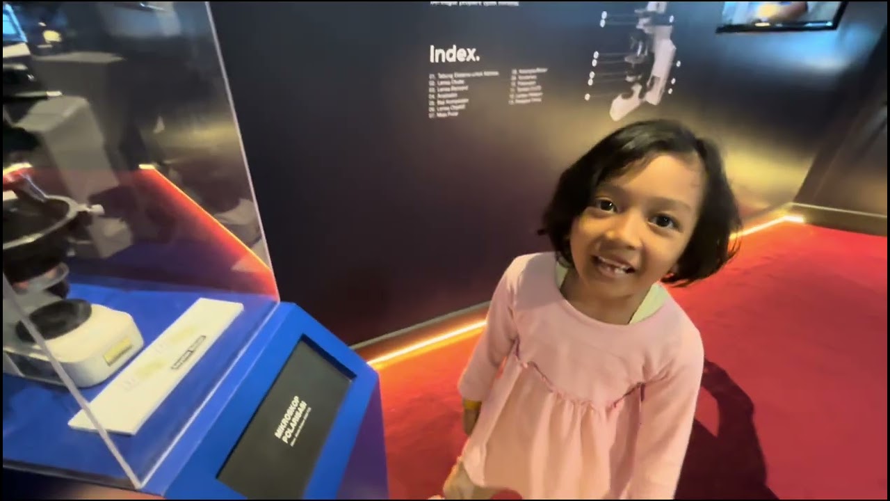 BERKUNJUNG KE MUSEUM GEOLOGI BANDUNG