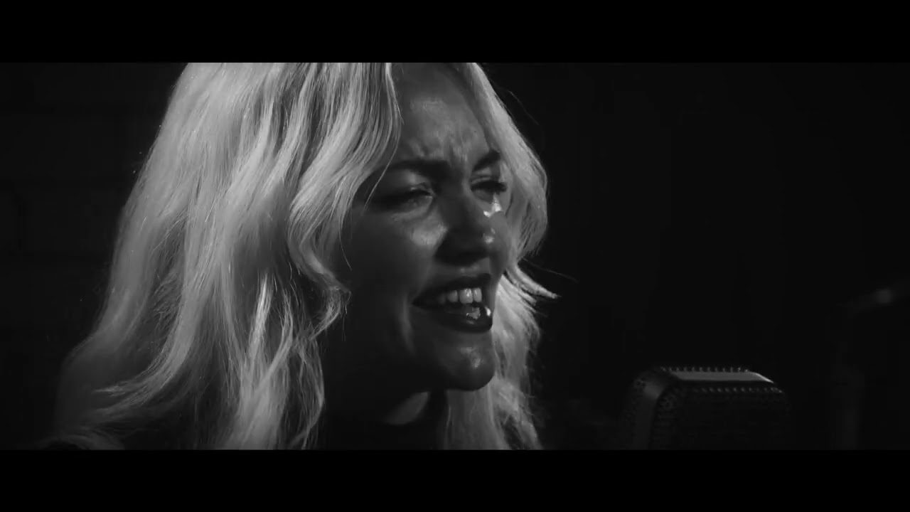 Guarda High Desert Memory - Savannah Gardner su YouTube Guarda High Desert Memory - Savannah Gardner su YouTube