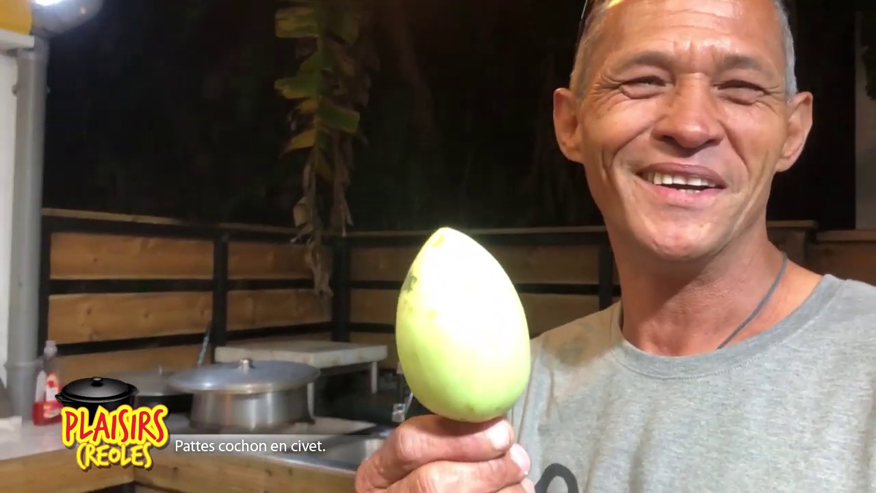 CUISINE avec un patte cochon en civet sur KANAL AUSTRAL