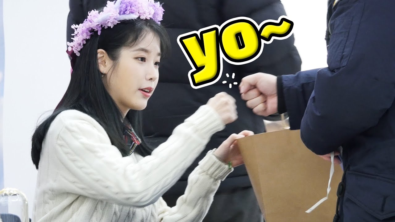 아이유가 팬과 헤어질 때 꼭 하는 행동 What IU always does when she says goodbye to fans. Highlight : fansign 191128