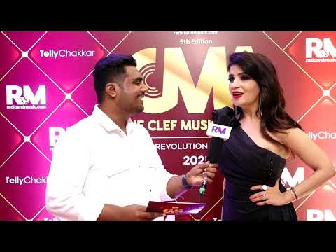 EXCLUSIVE : Shibani Kashyap REVEALS Her Fav Artists: Arijit Singh & Anuv Jain + LIVE Performance!
