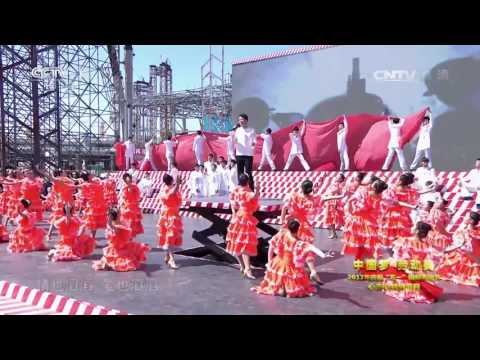 [2017五一晚会]歌曲《还看今朝》 演唱：毛阿敏
