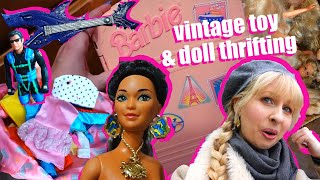 TOYHUNTING, doll hunting in thrift stores Berlin, vintage toy store  80s, 90s Barbie, Jurassic Park