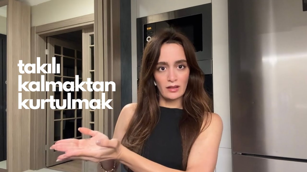 geçmişin içinde sıkıştın çünkü hiç değişmiyorsun 