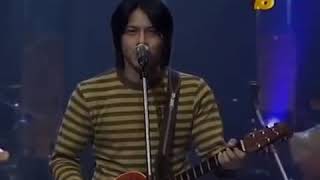 Download lagu Peterpan - Tak Bisakah Live Konser 2005 Formasi Lengkap Peterpan mp3