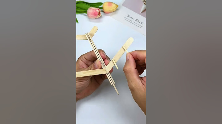 Making airplane crafts from ice cream sticks ✈