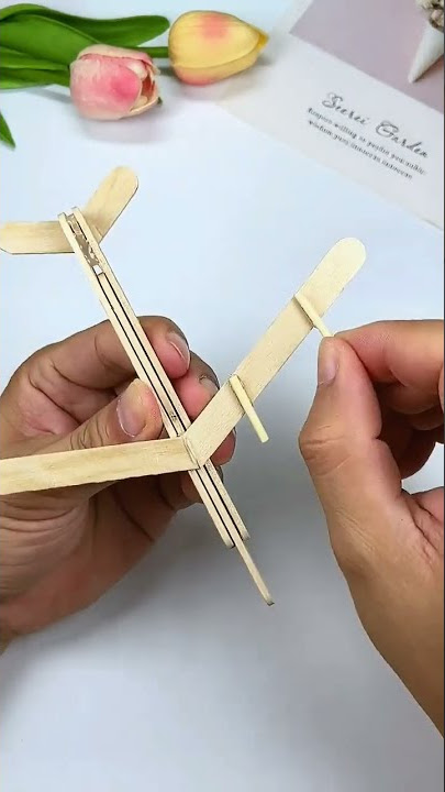 Making airplane crafts from ice cream sticks ✈
