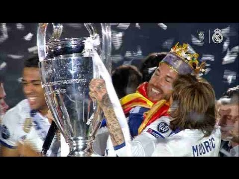 El Real Madrid celebra su duodécima Champions en el Bernabéu - YouTube