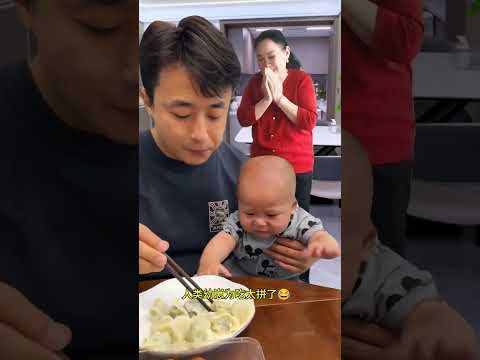 Baby playing with dad is so funny!!😂 お腹ペコペコの赤ちゃんが、パパに必死に“ごはんアピール”してて笑っちゃう〜!💕💕💕