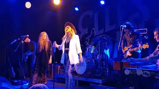 Elles Bailey - Hole In My Pocket feat. SJ Mortimer LIVE @GEBÄUDE9 Cologne 28.11. 2023