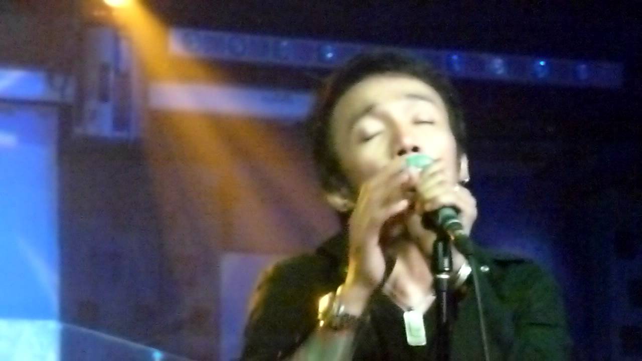 Arnel Pineda - With or without you @ Rockville's acoustic night-12-20-11