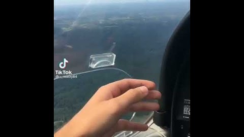 что будет засунуть руку на окно самолёта