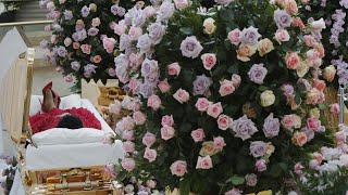 Fans Flock to Aretha Franklin’s Public Memorial in Detroit