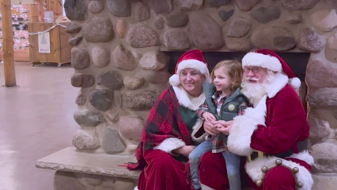 Santa Claus makes early stop at Rockton's Williams Tree Farm YouTube