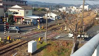 JR吉都線の普通列車二両