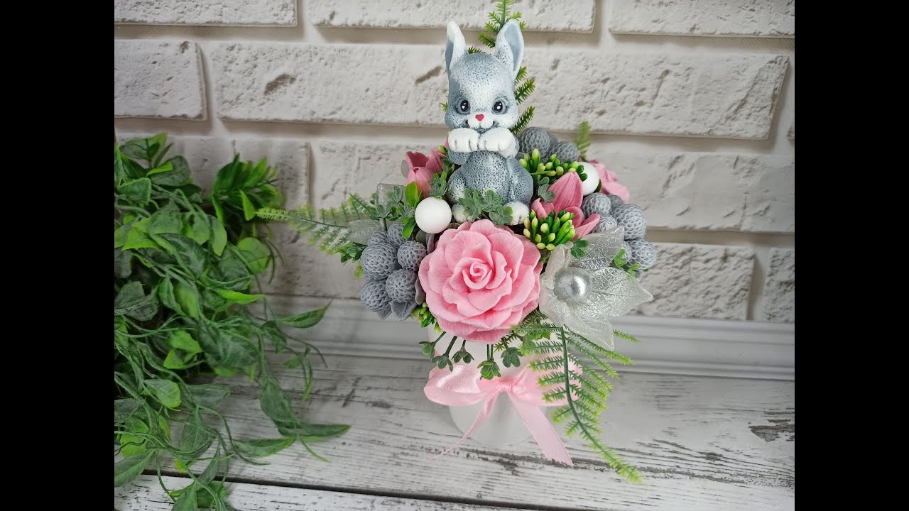 Стильный новогодний букет из мыла с символом года - Зайчиком/Кроликом. Мыльные цветы на Новый год.