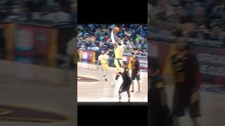 LeBron dunks on Kevin love…🔥😮‍💨 #viral #nba #new #edit #lebronjames #basketball #cool #shorts
