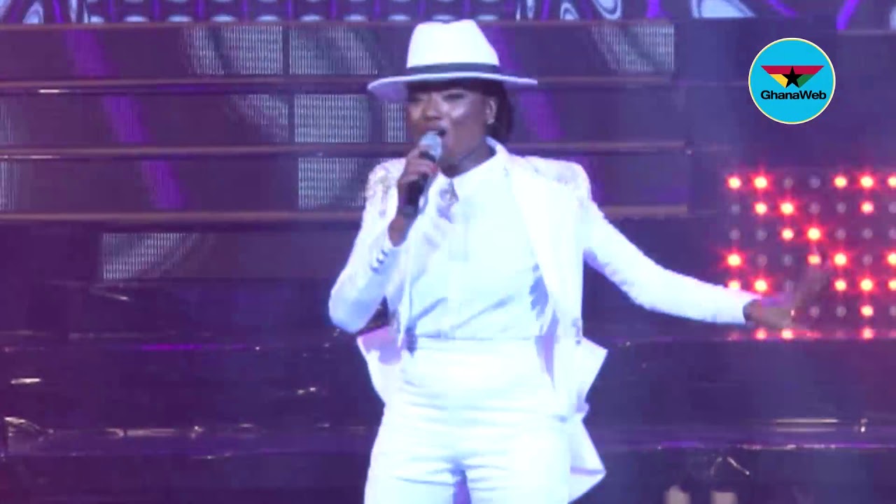 Efya ‘mimics’ Michael Jackson at Girl Talk Concert - YouTube