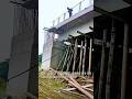 도미노처럼 쓰러지는 거대 지지대들의 압도적 광경 #worker #process #satisfying #destruction #heavyequipment
