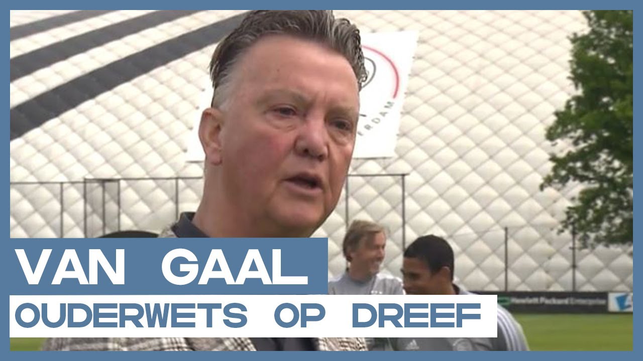 Louis van Gaal ouderwets op dreef bij bezoek aan Ajax-selectie