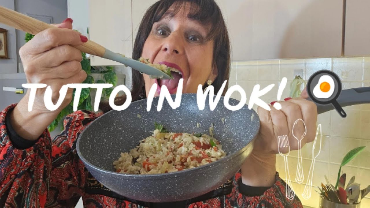 Riso saltato nel wok con verdure e uova | Piatto unico facile, veloce e svuota frigo