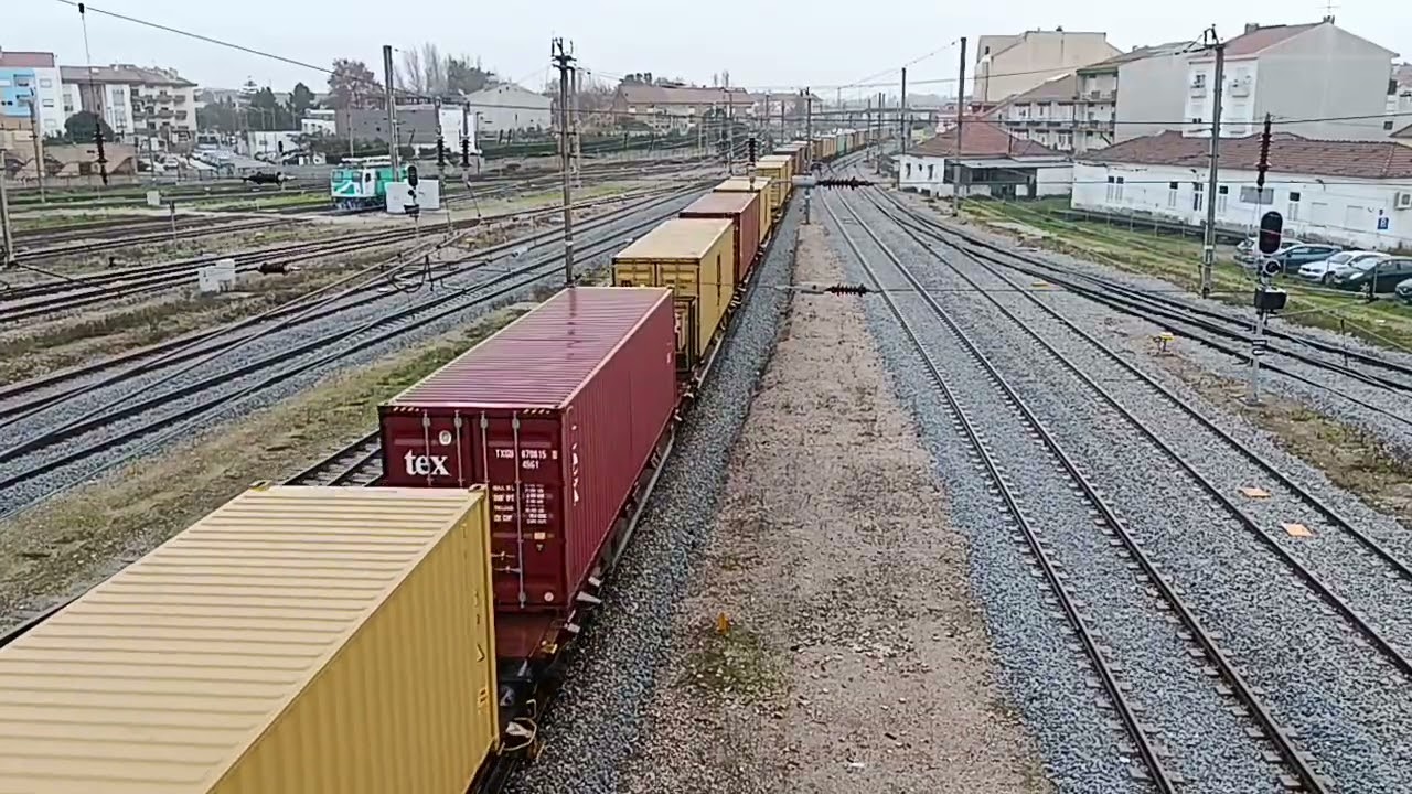 CP MEDWAY e CAPTRAIN comboios no entroncamento. 