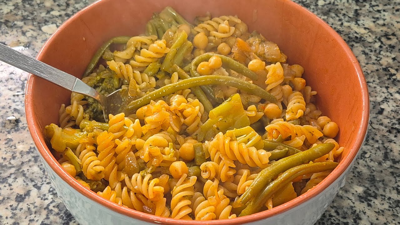 תבשיל פסטה עם גרגרי חומוס,שעועית ירוקה וברוקולי
