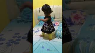 Guling Guling Di Atas Kasur