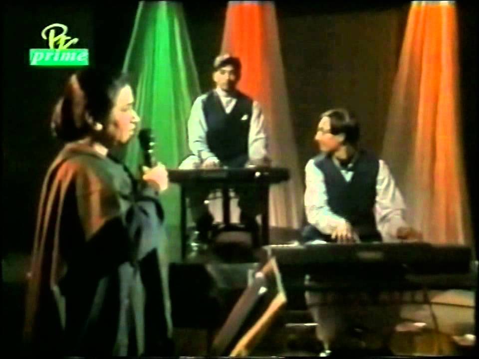 Nayyara Noor Live - Tera Saaya Jahan Bhi Ho Sajna - Film: Gharana - [Ptv Classics]
