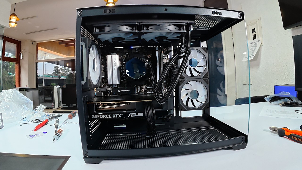 41 Minutos de Ensamble PC con MASTERLIQUID 240 Core II | UNCUT BUILDS