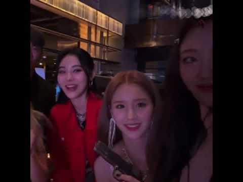 Heejin showing off