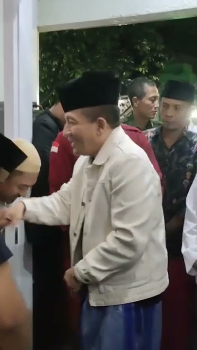 KEDEKATAN GUS SABUTH MIEK PADA JAMA'AH DZIKRUL GHOFILIN JANTIKO MANTAB